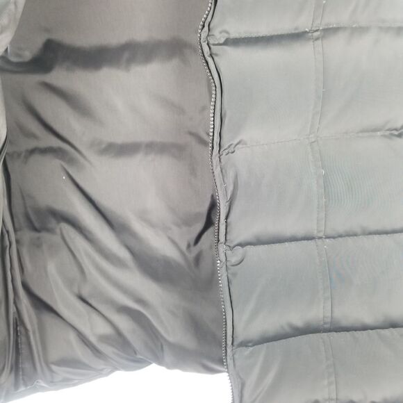 Black Cyclone puffer vest. Size M - Picture 8 of 15